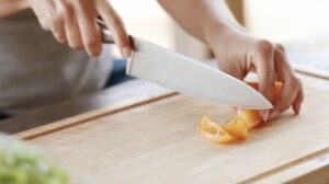 Food wars - Mango versus knife