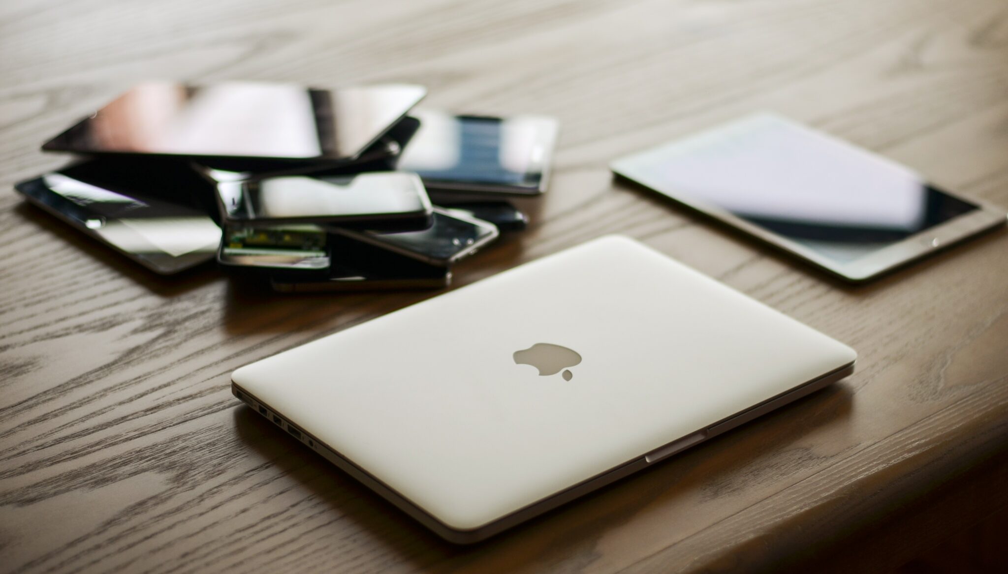 Phone addiction Essay by kids with Sara Bookosmia
